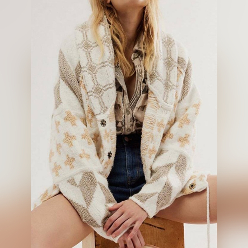 Cozy Geometric Patterned Sweater - Cream and Tan - Picture 4 of 5